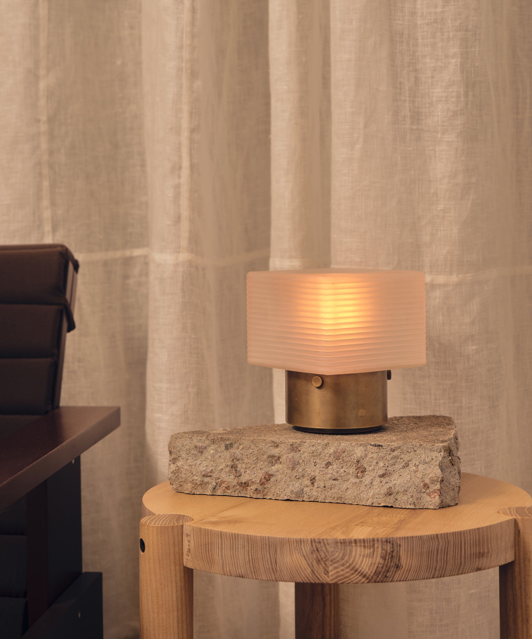 Buy Premium Cordless Table Lamps | Rechargeable LED Lighting | NEOZ