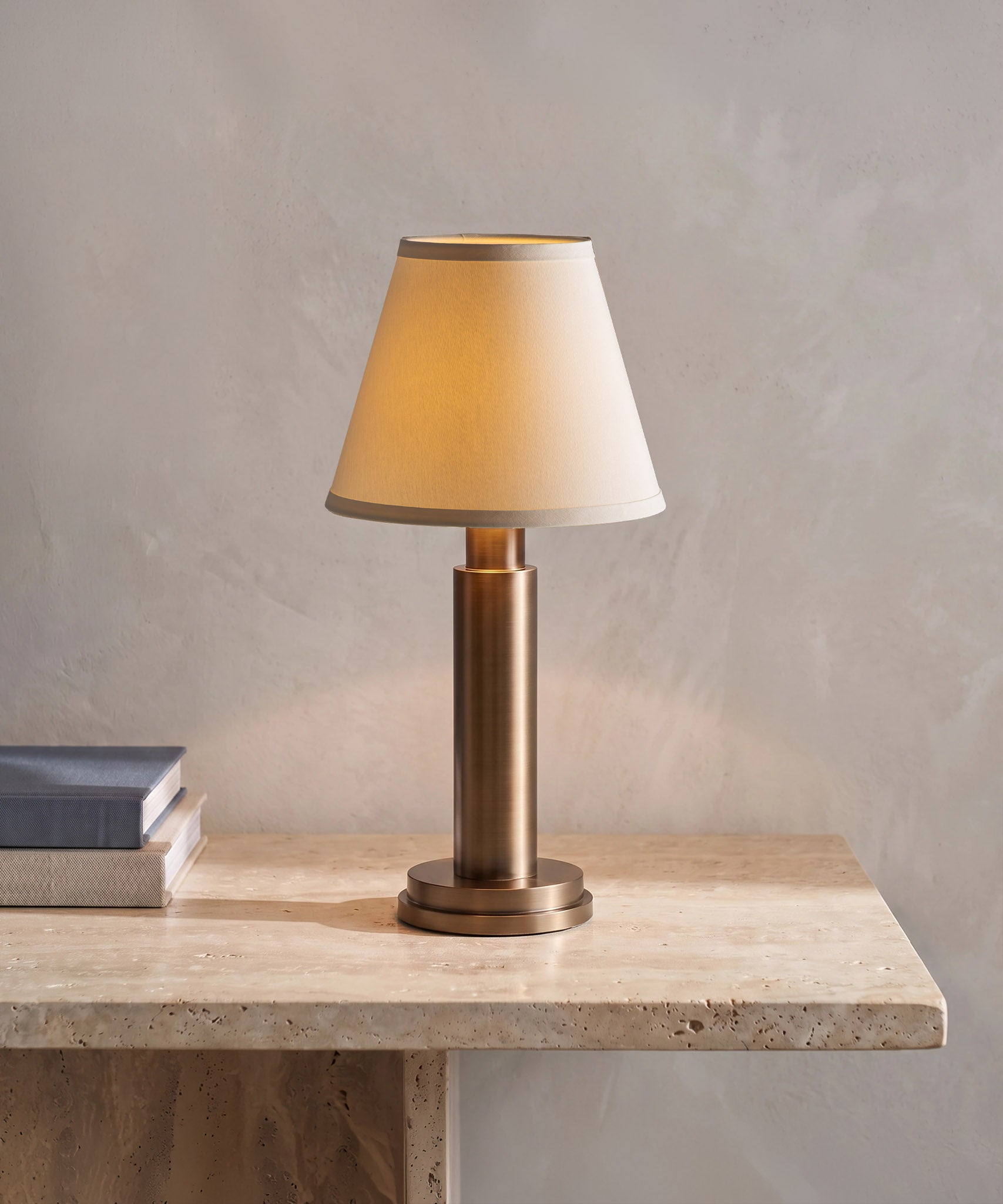 Elizabeth Aged Brass | Grand Cordless Table Lamp | NEOZ