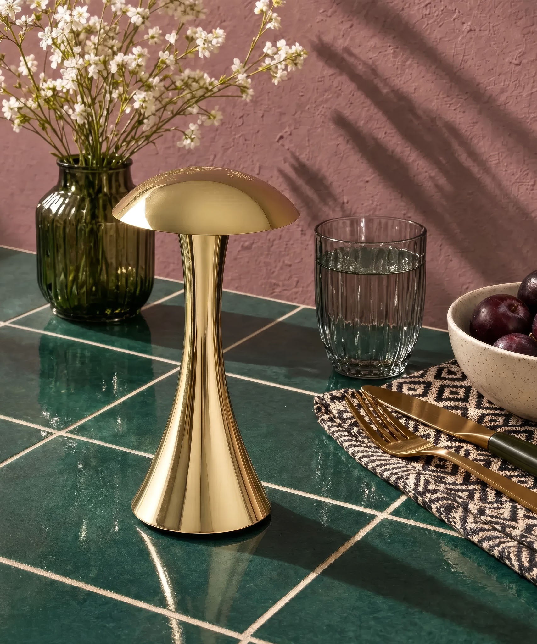Nimbus Cordless Table Lamp for Restaurant Dining | NEOZ