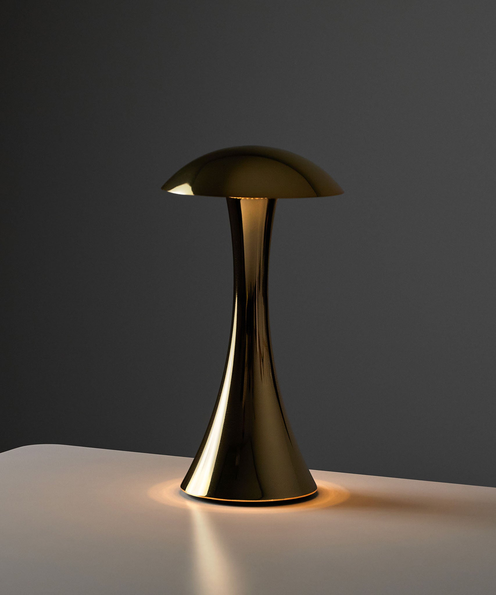Nimbus Cordless Table Lamp for Restaurant Dining | NEOZ