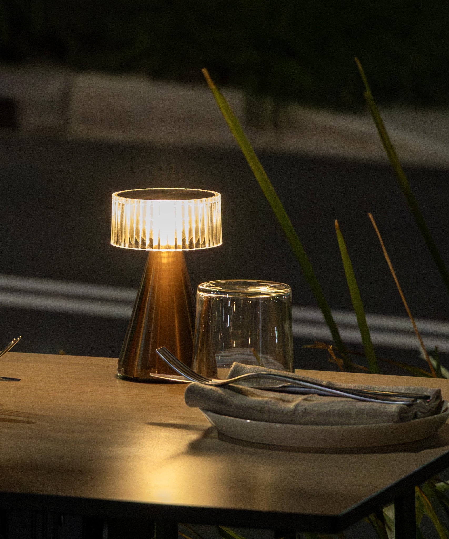 Piccolo Professional Lamps | Restaurant Cordless Table Lighting | NEOZ